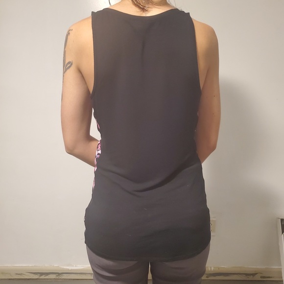 Subtle sequin and flower tank - Picture 6 of 7